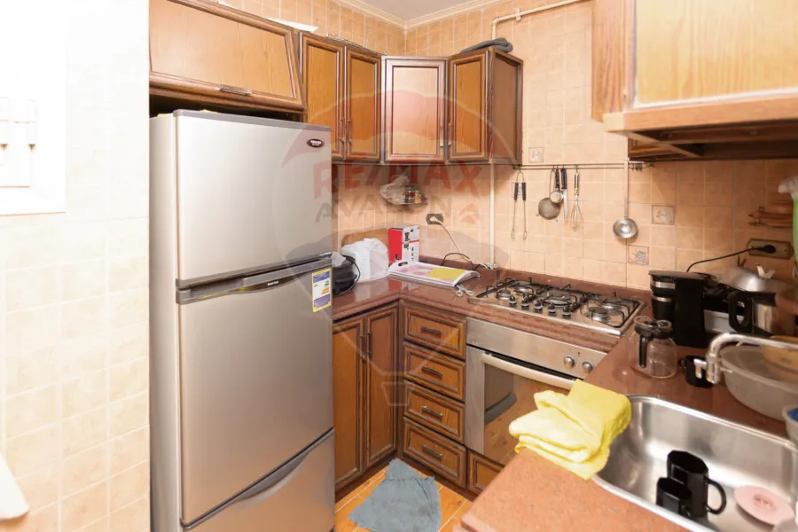 Apartment for sale in Al-Azarita (steps from the sea) 100 m
