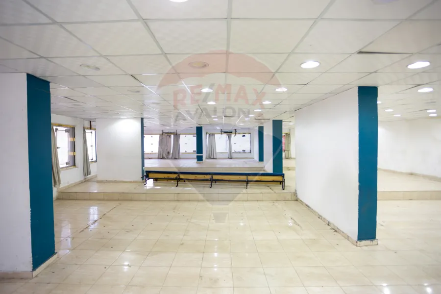 Administrative headquarters for sale 600 m Raml Station