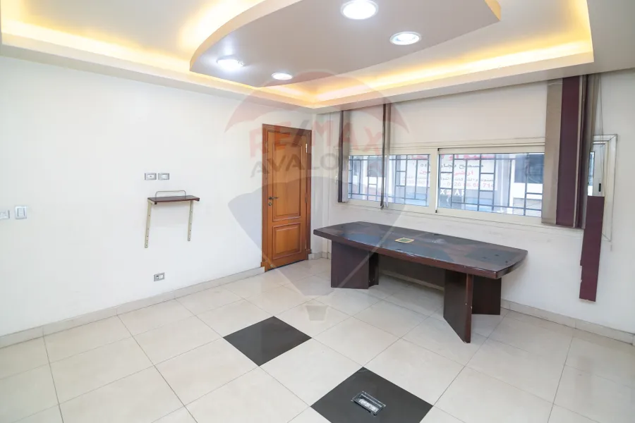 Administrative headquarters for rent 300 m Laurent (Abu Qir Street)