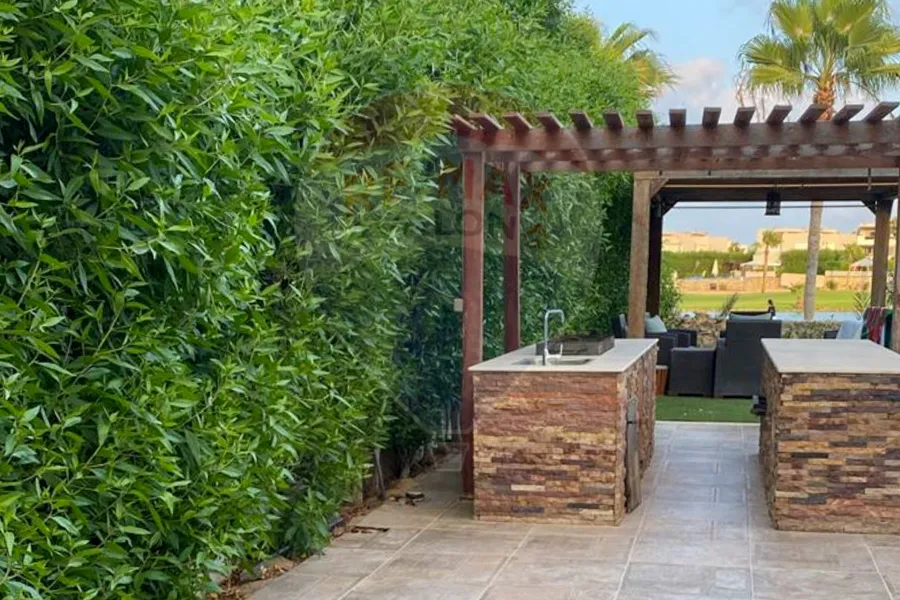 Chalet + garden for sale (Hacienda Bay) 275 m
