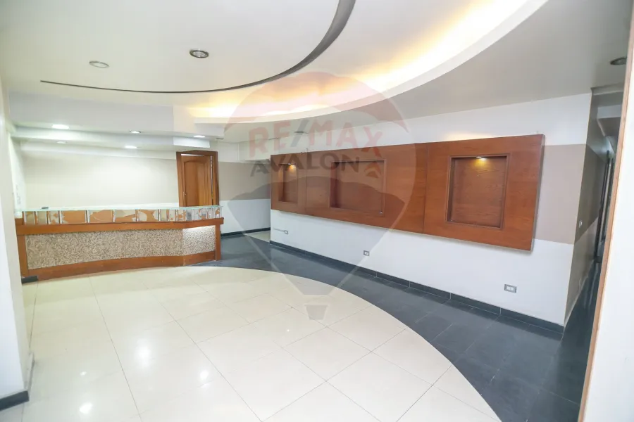Administrative headquarters for rent 300 m Laurent (Abu Qir Street)
