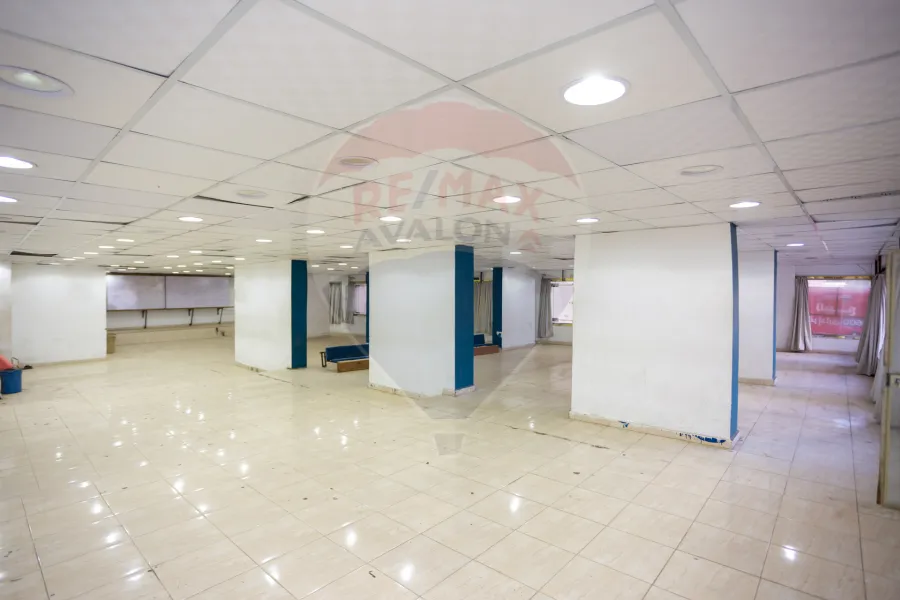 Administrative headquarters for sale 600 m Raml Station