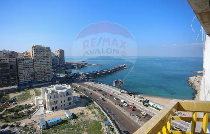 شقه للبيع 335 م زيزينيا (علي البحر مباشرةً)
