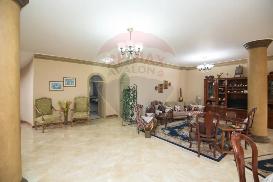 فيلا للبيع (بجوار البنوك السياحية - الكيلو 42) 3050 م