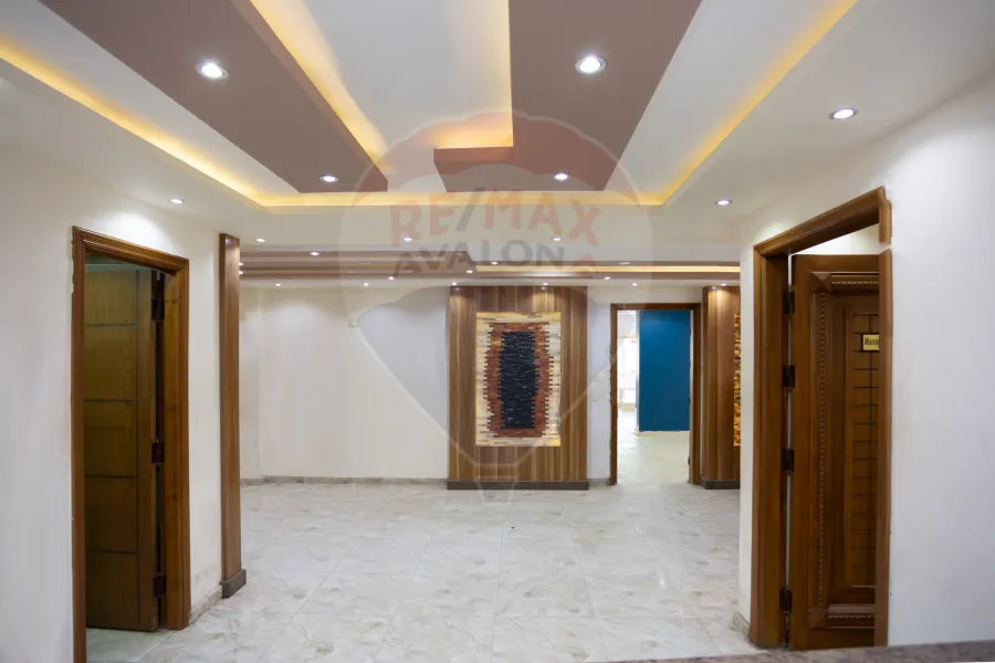 Administrative headquarters for sale 600 m Raml Station