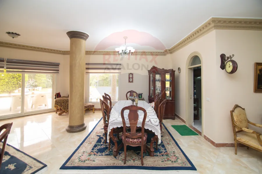 فيلا للبيع (بجوار البنوك السياحية - الكيلو 42) 3050 م