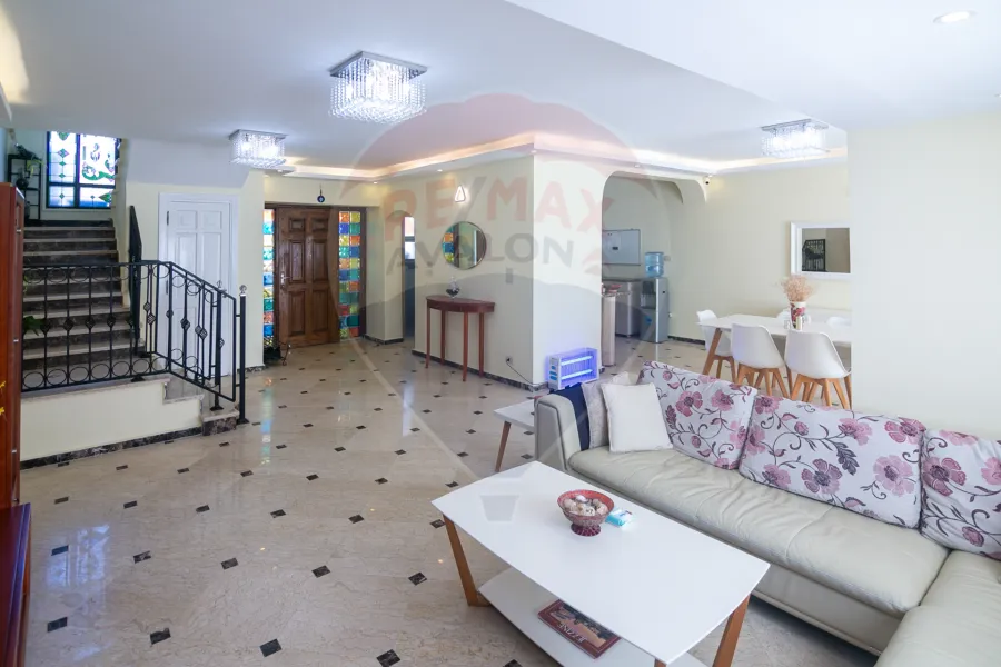 Town house villa for sale 205 m King Mariout (Alex west)