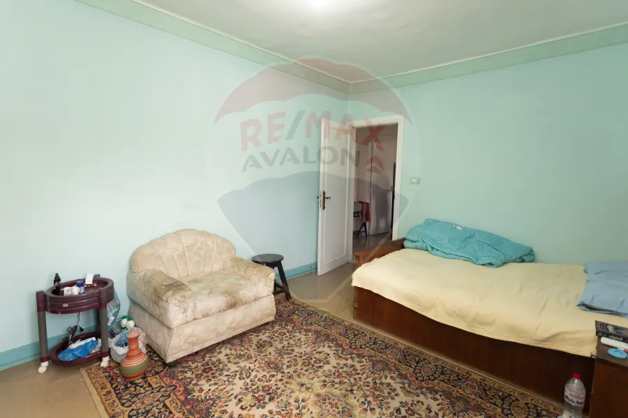 Apartment for sale 125 m Sidi Gaber (directly on the sea) - 3,500,000 EGP
