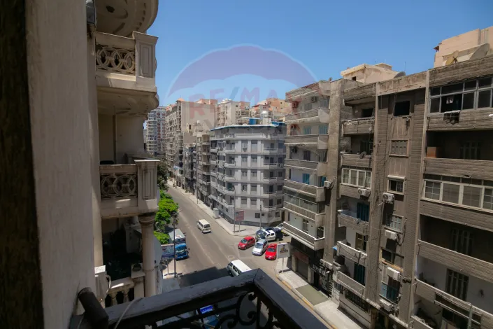 شقة للبيع 260 م جناكليس (ش ابو قير)  - 6,500,000 ج