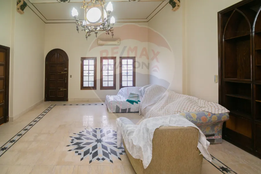 Villa for rent 800 m Kafr Abdo (steps from Abu Qir St.)