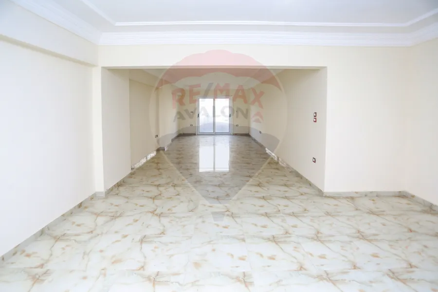 Apartment for rent 280 m gleem (Steps from the sea)