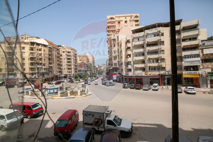 ميزان تجاري للبيع 450 م العجمي (البيطاش)