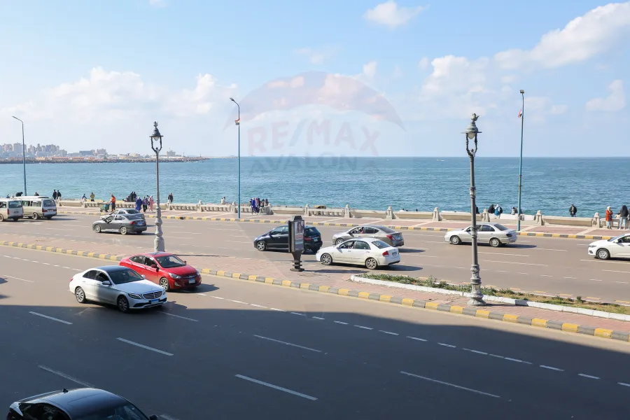 Shop for rent 380 m (directly on the sea)