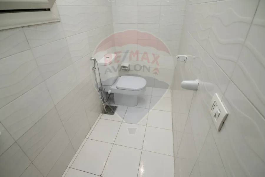 Apartment for sale 180 m El Shatby (steps from the sea)