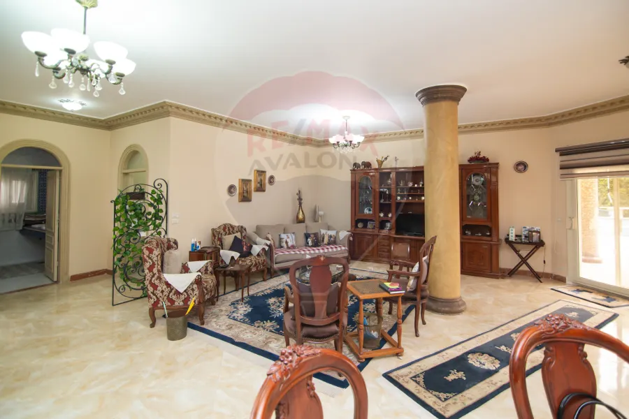 فيلا للبيع (بجوار البنوك السياحية - الكيلو 42) 3050 م