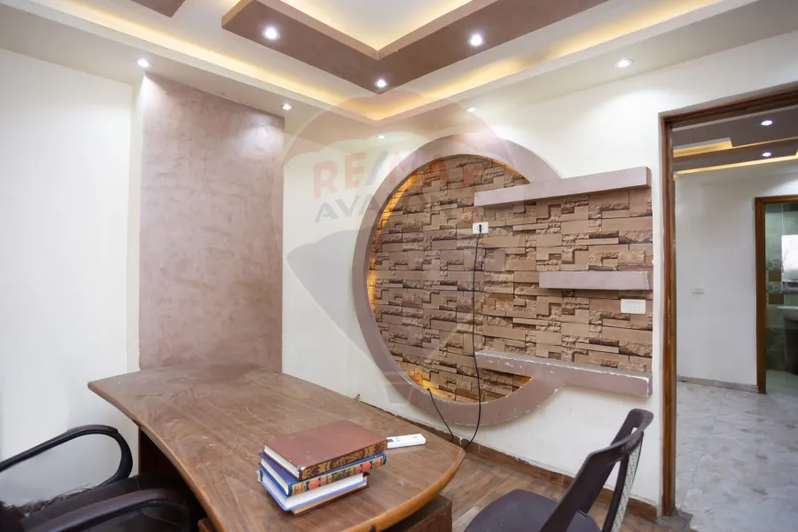 Administrative headquarters for sale 600 m Raml Station
