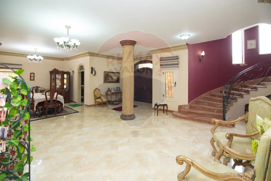 فيلا للبيع (بجوار البنوك السياحية - الكيلو 42) 3050 م
