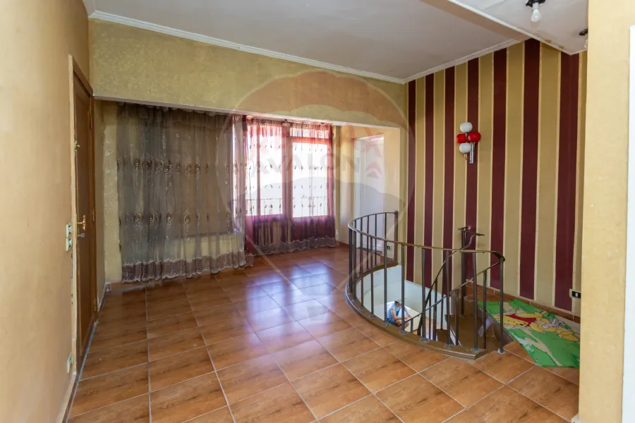 Administrative headquarters for rent 200 m Raml Station (near the sea)