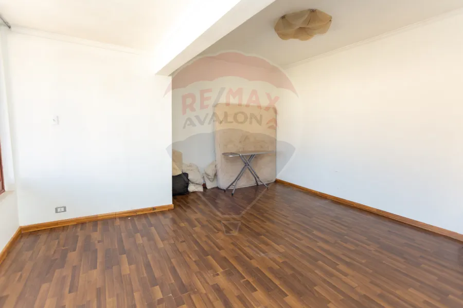 Administrative headquarters for rent 200 m Raml Station (near the sea)