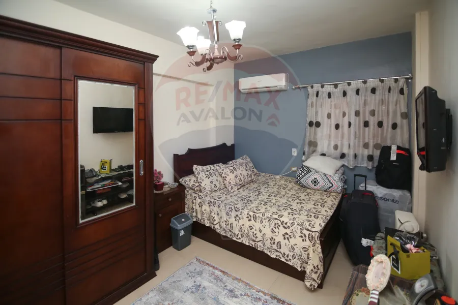 Apartment for sale 300 m Sidi Gaber (steps from the sea)