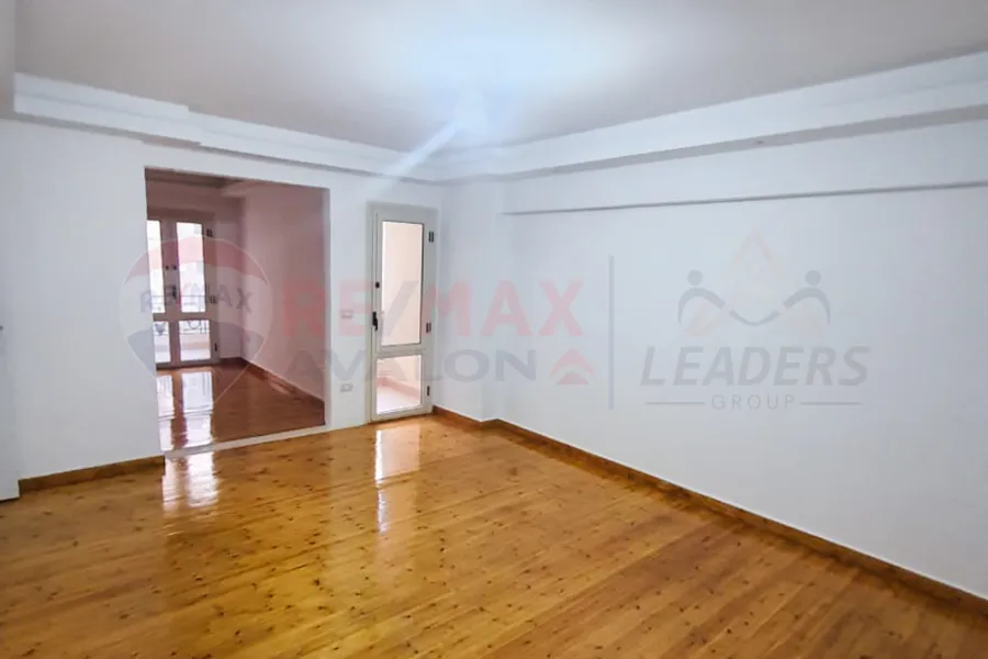 Duplex apartment for rent 210 m Stanley (branching from the sea)