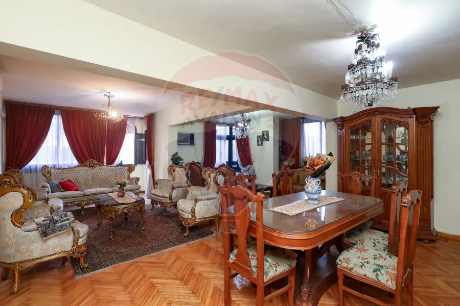 Apartment for sale 230 m Roushdy (El moaskar Al-Romani main st)