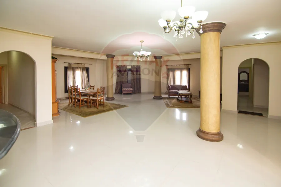 فيلا للبيع (بجوار البنوك السياحية - الكيلو 42) 3050 م