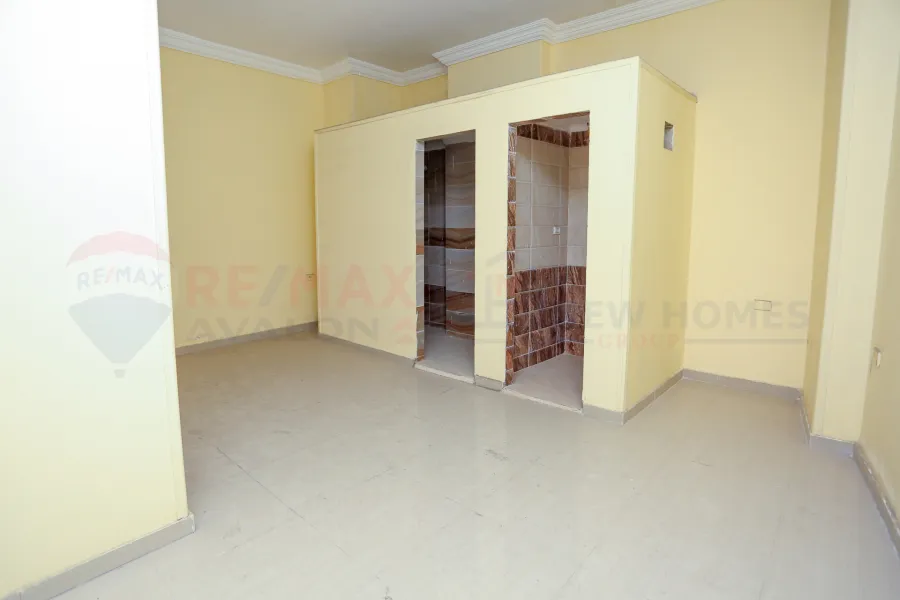Shop for rent 43 m Al-Ibrahimia (second number from Abu Qir st.)
