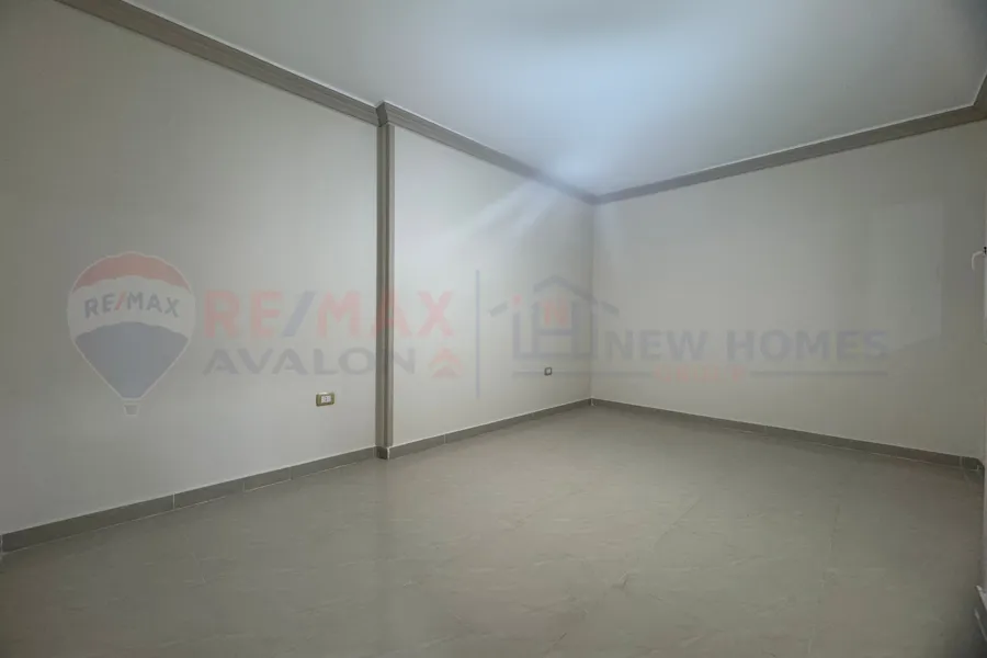 Apartment for rent 175 m Al-Ibrahimia (directly on the sea- brand building)