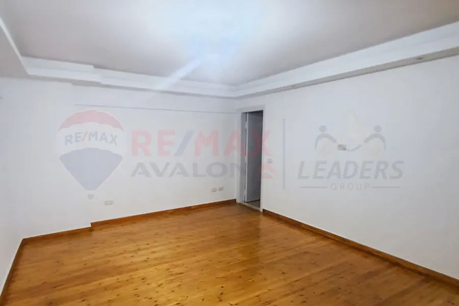 Duplex apartment for rent 210 m Stanley (branching from the sea)