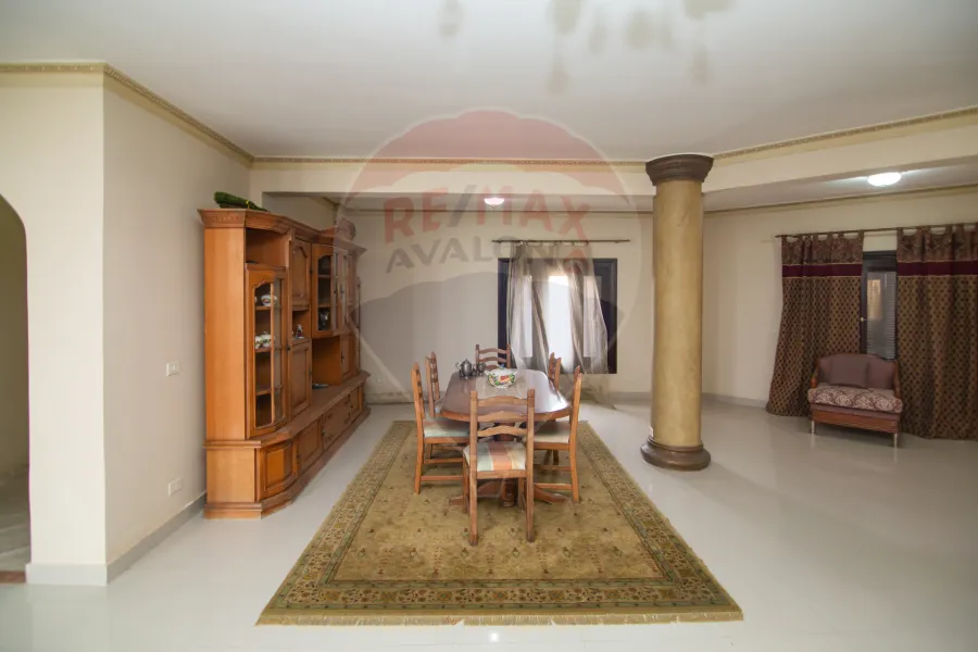 فيلا للبيع (بجوار البنوك السياحية - الكيلو 42) 3050 م
