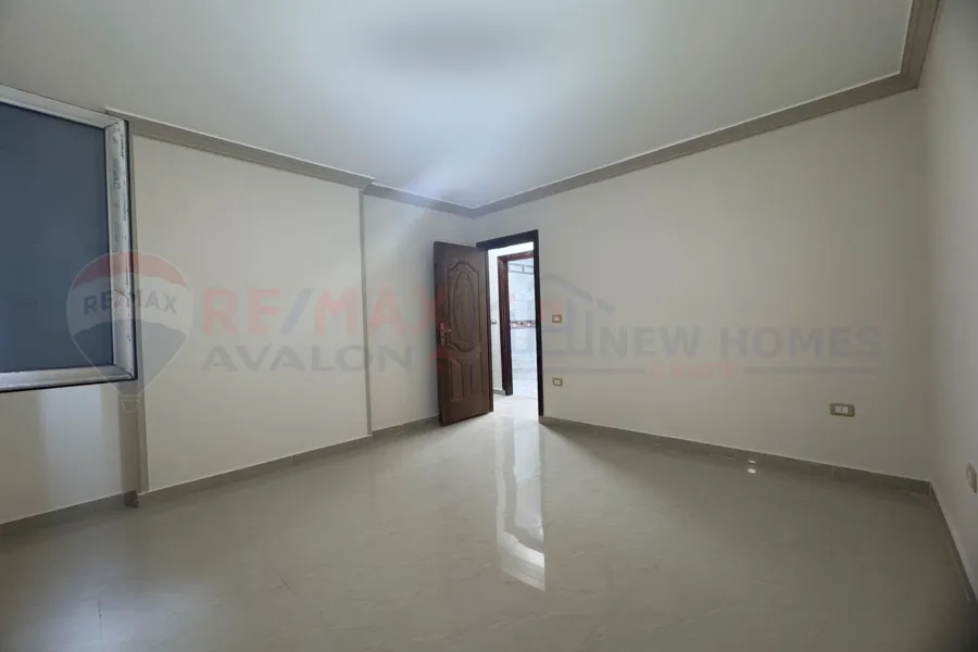 Apartment for rent 175 m Al-Ibrahimia (directly on the sea- brand building)