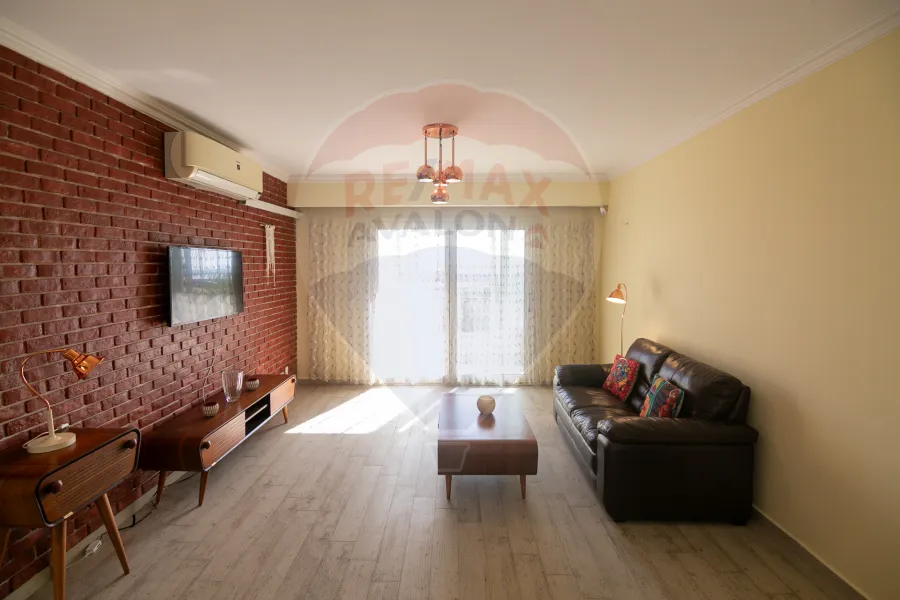 Town house villa for sale 205 m King Mariout (Alex west)