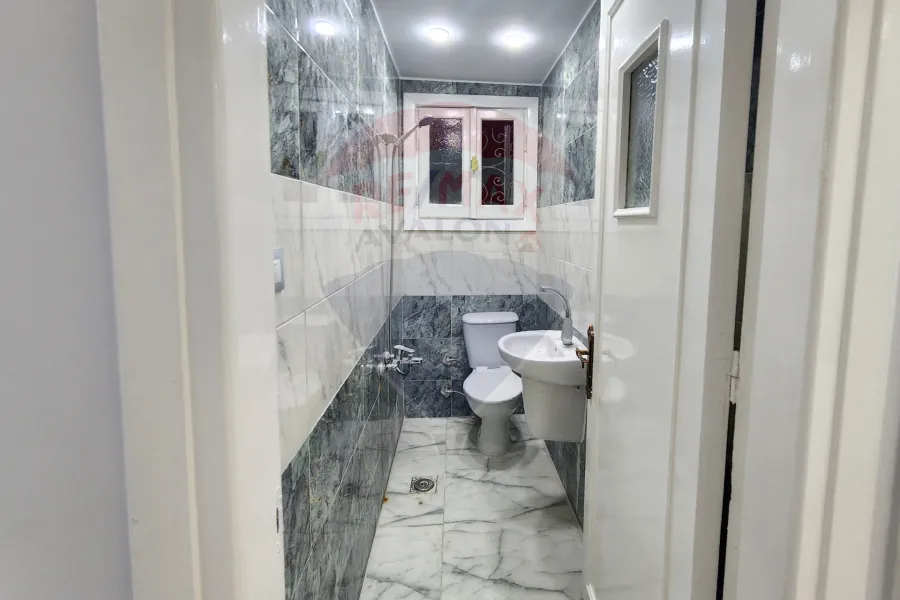 شقة إداري للايجار 50 م فيكتوريا (علي الترام مباشرة)