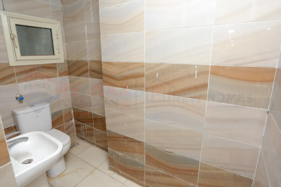 Shop for rent 43 m Al-Ibrahimia (second number from Abu Qir st.)