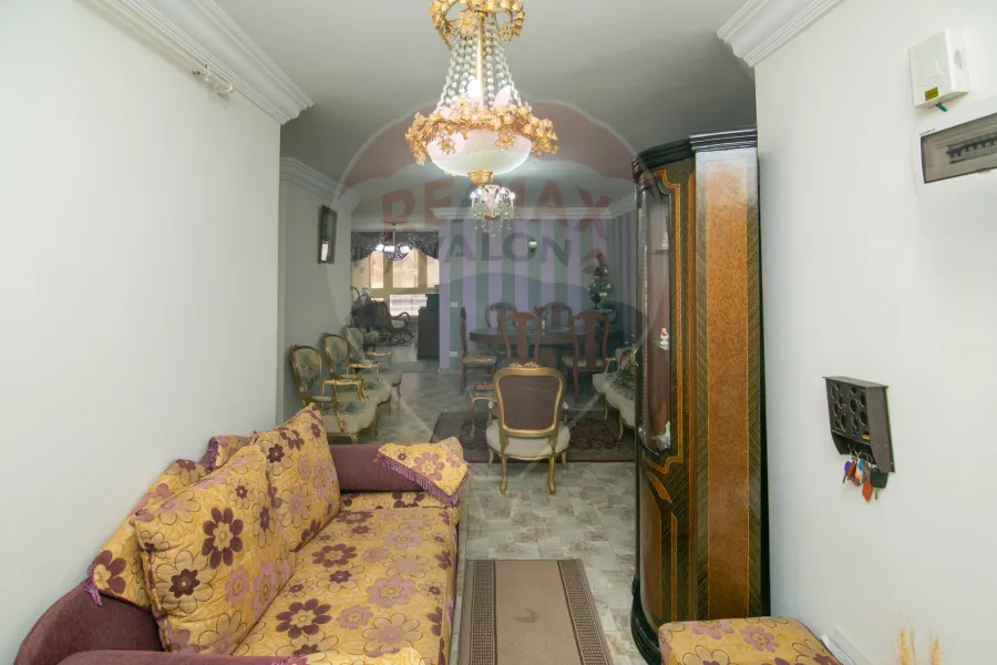 Apartment for 130 m Sporting (steps from Port Said st.)