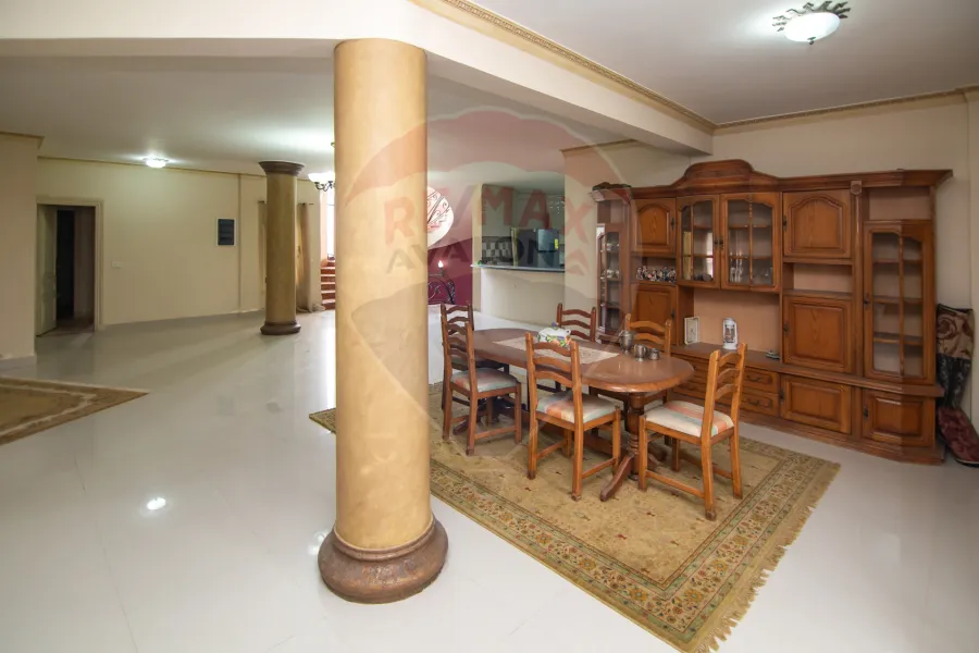 فيلا للبيع (بجوار البنوك السياحية - الكيلو 42) 3050 م
