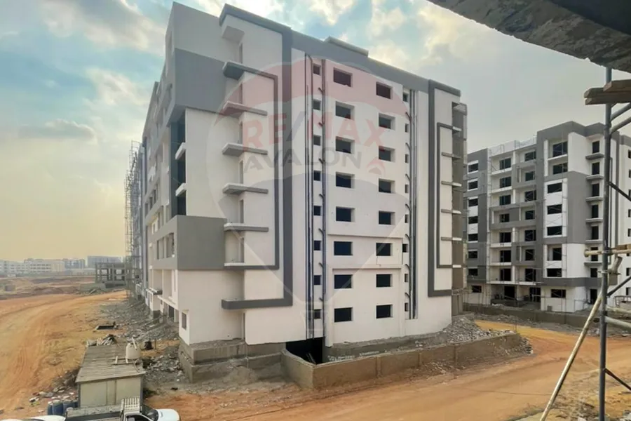 Shop + roof for sale 49 m Administrative Capital (Hub Capital - Al-Sefarat District)