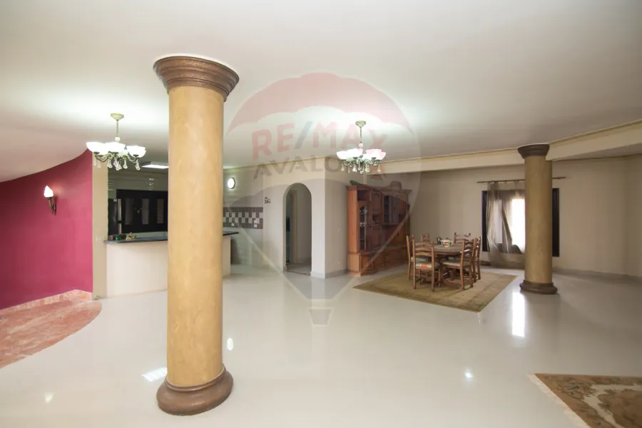 فيلا للبيع (بجوار البنوك السياحية - الكيلو 42) 3050 م
