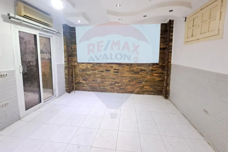 Administrative unit for rent 150 m Kafr Abdo (steps from Abu Qir st.)