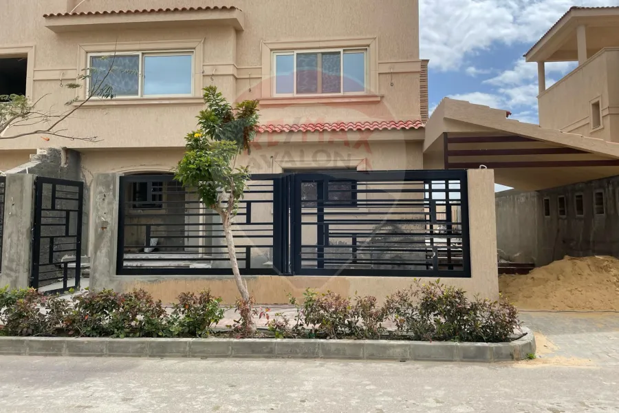 Town house villa for rent 198 m King Mariout (Alex West compound)