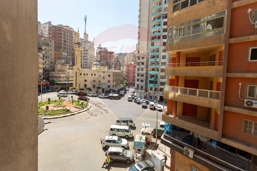شقة دوبلكس للبيع 300 م  المندرة(ميدان مسجد المندرة - ش جمال عبدالناصر)