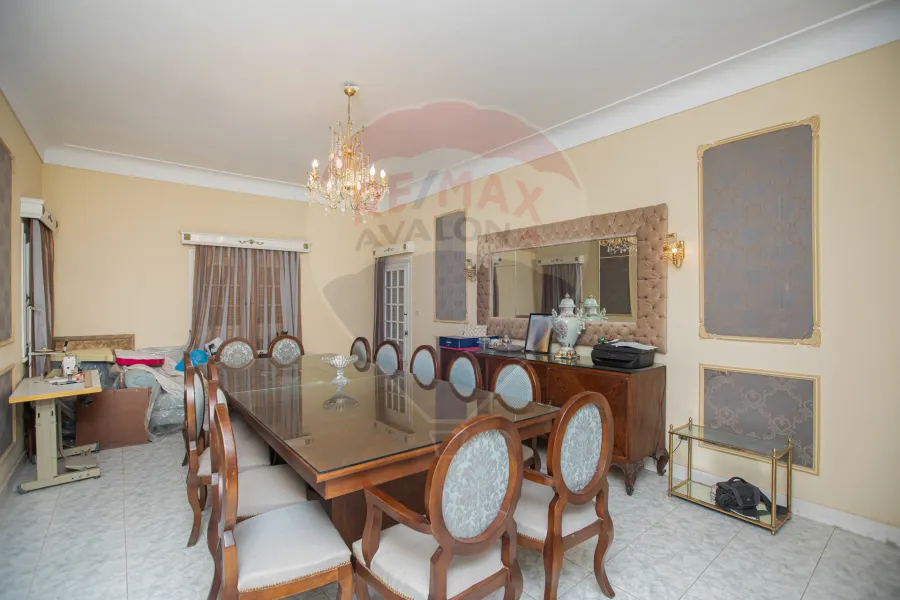 فيلا مسجلة للبيع 3,700 م كينج مريوط (ش رشيد)
