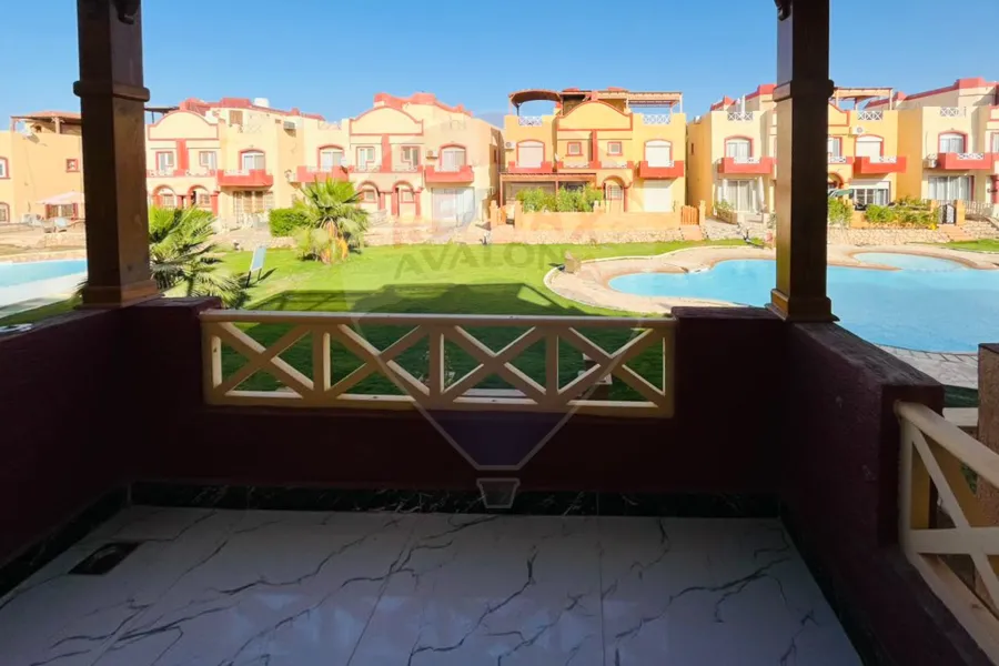 فيلا للبيع  (  بيرلا مارينا الساحل الشمالي ) 160 م + جاردن 40 م