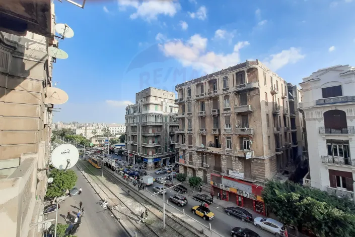 شقة إداري للإيجار 250 م الازاريطة (علي الترام مباشرة) - تصلح سكني أو إداري