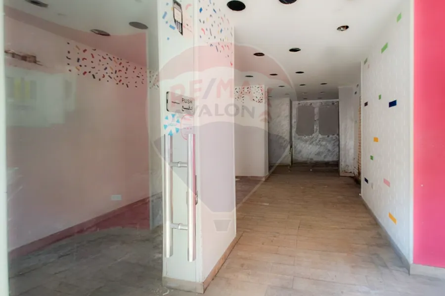 Shop for rent 46 m Moharam bek (Al-Rassafa street)
