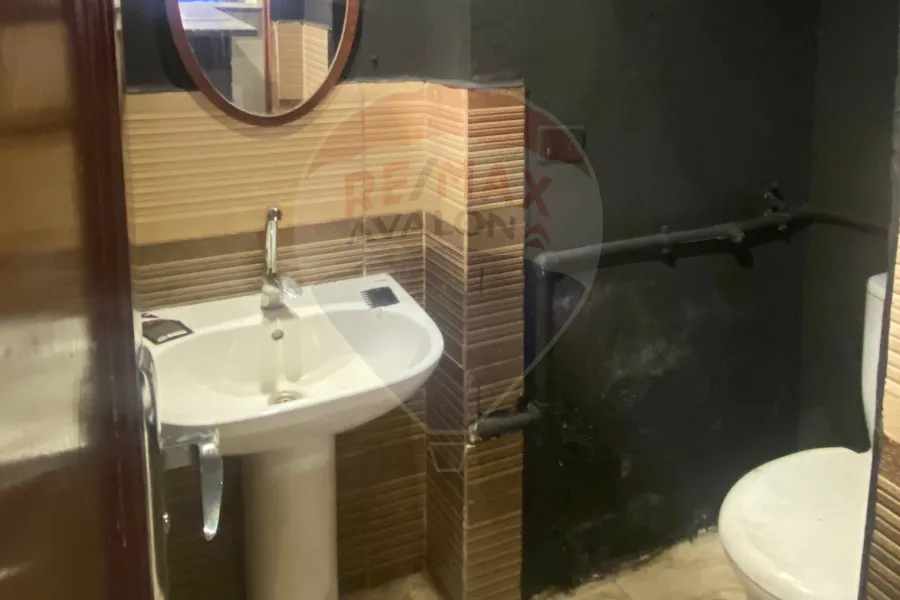 Shop for sale 60 m Glim (Zahran Rushdi St. - steps from Abu Qir St.)