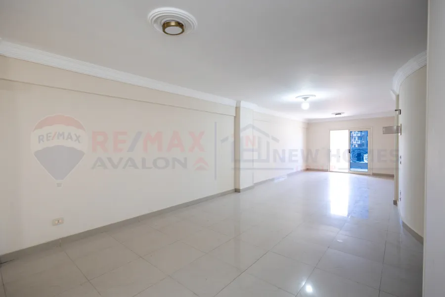 Apartment for sale 200 m Al Ibrahimeya (steps from Sporting Club)