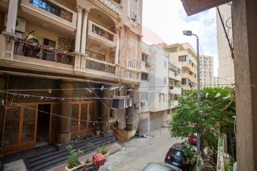 Administrative apartment for rent 225 m San Stefano (steps from the tram)