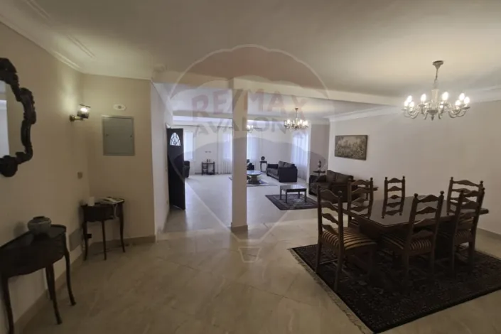 Apartment for rent 200 m Saba Pasha (steps from the sea)